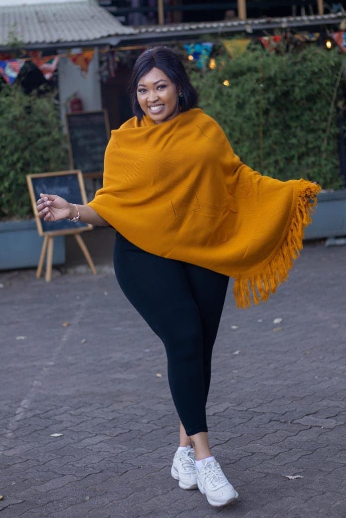 Elegant & Cozy Turkey Shawls – Style Meets Warmth Thumbnail 8