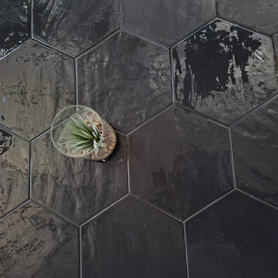 Hexa Chiara Negro Shiny Porcelain Floor Tile - 258 x 290mm Thumbnail 4